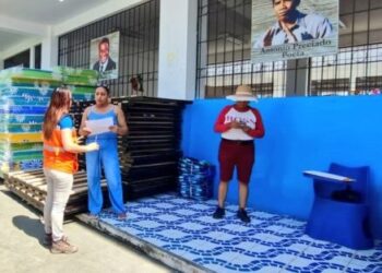 Escombros en 31 planteles de Esmeraldas se limpian para retomar clases