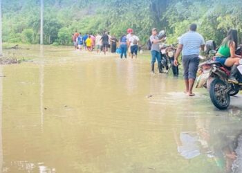 Ministro de Transporte y Obras Públicas, César Rohon, declara a Esmeraldas en emergencia vial