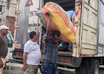 Llegan 2000 kits de vestimenta para los afectados por inundaciones en Esmeraldas