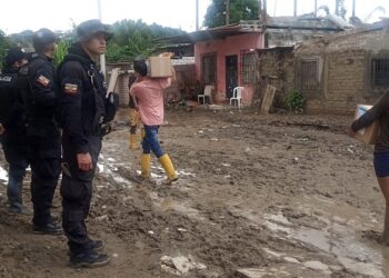 Equipo de UNPOL llega a Esmeraldas para fortalecer tareas de ayuda a personas afectadas por inundaciones