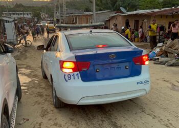 Policía resguarda zonas afectadas por las inundaciones en Esmeraldas