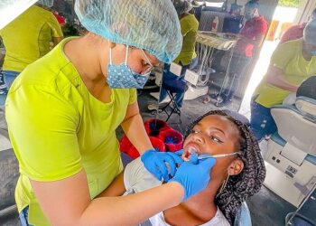 Prefectura de Esmeraldas, ONGS, Fundaciones, Empresas privadas y Petroecuador ejecutan brigadas médicas tras las inundaciones
