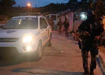 La Policía Nacional interviene con grupos tácticos en el barrio Isla Piedad