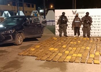 Policía incauta droga abandonada dentro de un vehículo, en la parroquia Majua