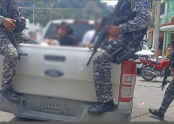 Incautan armas y municiones de guerra de ‘Los Tiguerones’ en Esmeraldas
