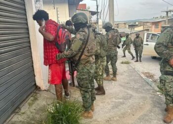 Efectivos de las FFAA realizan operaciones militares en el barrio Codesa
