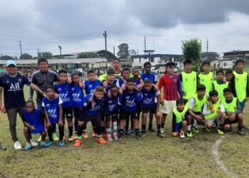 Niños y jóvenes se integran a través del fútbol 