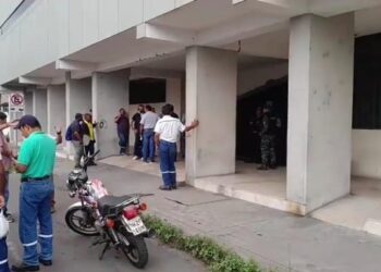 Artefacto explosivo estalló en edificio de la Prefectura de Esmeraldas   