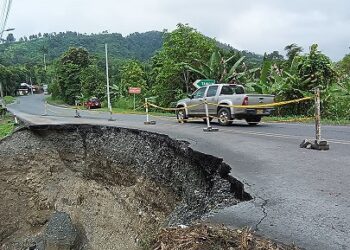 Tramo de carretera Esmeraldas – Viche a punto de colapsar   
