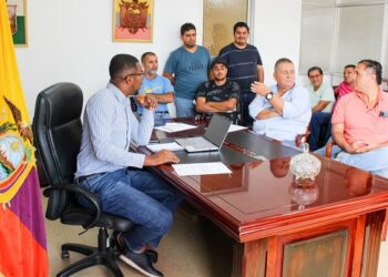 Gobernador logra plazas de trabajo para volqueteros   