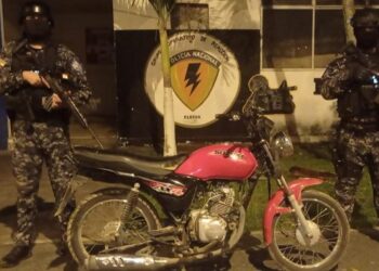 Policía recupera una moto reportada como robada   