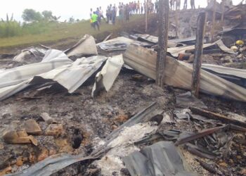 Incendio reduce a cenizas a cuatro viviendas en comunidad Chachi   