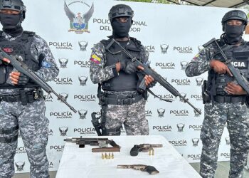 Policía Nacional captura a tres sujetos que portaban armas de fuego en dos barrios de Esmeraldas   