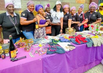 Prefecta entregó insumos e implementos a mujeres emprendedoras