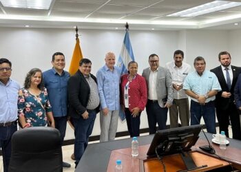 Confederación Ecuatoriana de Transporte Pesados logra acuerdo para mejorar seguridad en las vías