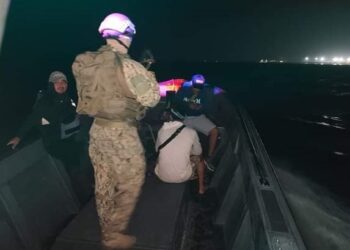 Cinco personas de embarcación a la deriva fueron rescatadas frente a costas de Esmeraldas