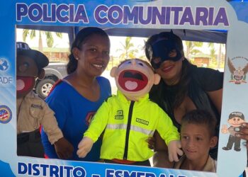 Policía realizó feria de seguridad ciudadana en el malecón de las Palmas de Esmeraldas 