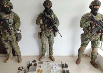 Cuatro detenidos y armas incautadas tras operativos en Esmeraldas
