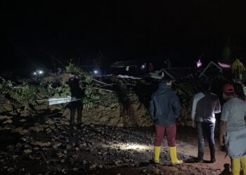 Mueren dos menores de edad por deslizamiento de tierra en San Lorenzo