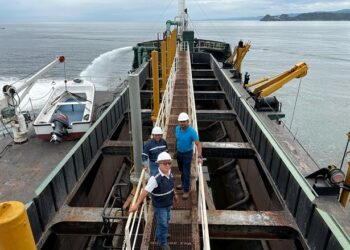 Inician trabajos de dragado de mantenimiento de dársena y canal de acceso al Puerto de Esmeraldas   