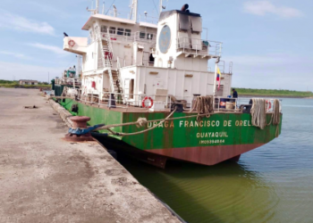 Arriba buque que incrementará calado del canal de acceso al Puerto de Esmeraldas