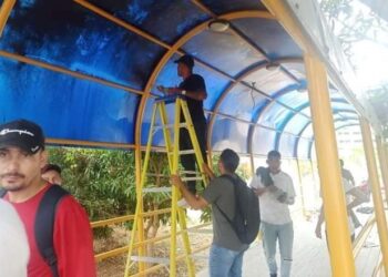 Universitarios esmeraldeños realizan minga de limpieza   