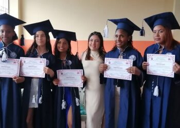 Nuevas emprendedoras se forman en La Tolita 2, gracias a la buena gestión de la directiva de esa Ciudadela