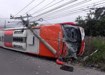 Un bus de Cita que iba hacia Ambato se accidentó en La Concordia