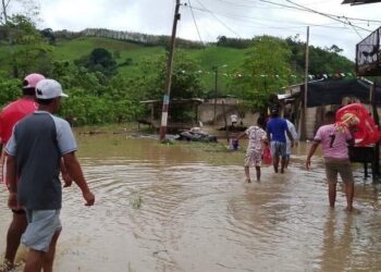 Familias evacuadas por el desbordamiento del Río Teaone