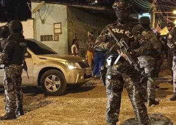 Violencia desatada en Esmeraldas dejó 5 muertos, 3 heridos y vehículos incendiados tras oleada de ataques   