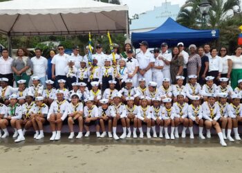 Invistieron a 35 nuevos Scouts Marinos en Muisne