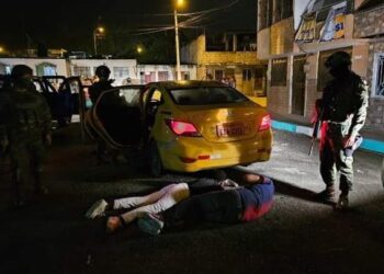 Operativo militar deja dos detenidos y un taxi recuperado