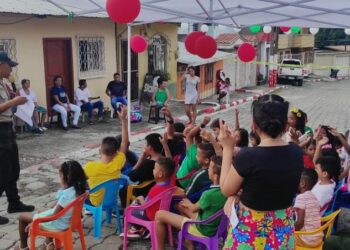 Policía compartió la Navidad junto a familias de Esmeraldas