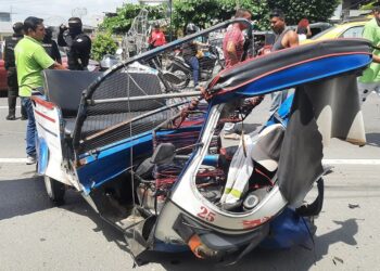 Cuatro heridos graves en Quinindé tras el choque de una mototaxi   