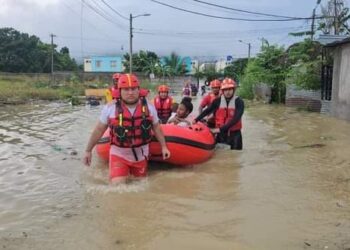 Bomberos se movilizaron para atender emergencias por lluvias