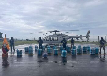 Nuevo golpe al narcotráfico: Fuerzas Armadas del interceptan embarcación cargada con droga