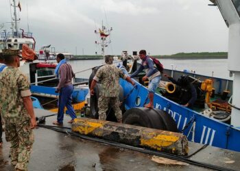 Armada rescata a tres pescadores que se encontraban secuestrados por piratas frente a las costas de Esmeraldas