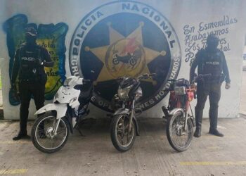 Policía recupera un vehículo y cuatro motocicletas reportadas como robadas