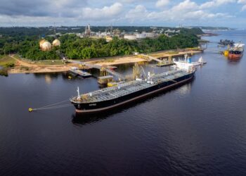 Por primera vez una nave de EP FLOPEC transitó el río Amazonas, en ruta al puerto de Manaos, en Brasil