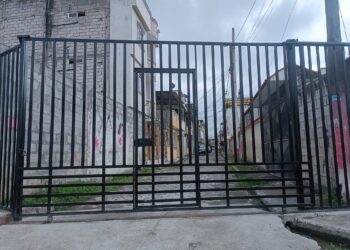 Por delincuencia, varias calles en barrios y ciudadelas de Esmeraldas están cerradas con portones