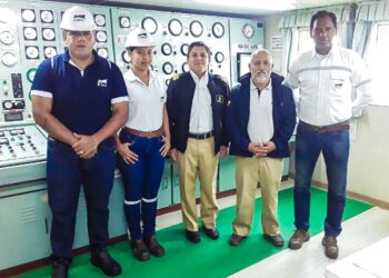    Estudiantes becados por EP FLOPEC, embarcaron al BT Zamora para cumplir sus pasantías pagadas      