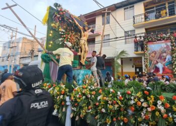 En procesiones de Esmeraldas hubo plegarias por víctimas de violencia   