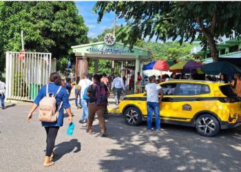 Universidad Técnica Luis Vargas Torres recibe acreditación del Caces   