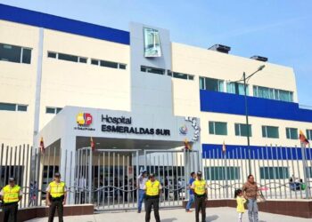 Ministro de Salud Franklin Encalada verificó la calidad de la atención en el Hospital de Esmeraldas