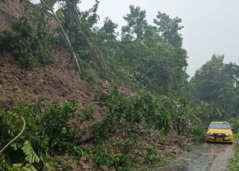 Fuertes lluvias provocan estragos en vías de Esmeraldas