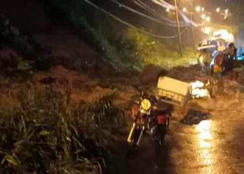 Colapso de puente, inundaciones y casas afectadas por fuertes lluvias en Esmeraldas