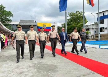 Se realizó la ceremonia de ascensos a 64 servidores policiales directivos y técnicos operativos