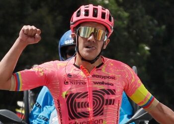 ¡Ganó la locomotora Richard Carapaz, gana en solitario la 17ª Etapa del Tour de Francia