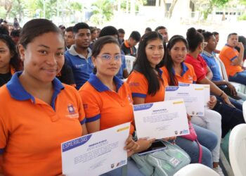 El Presidente Noboa llegó a Esmeraldas con becas de apoyo académico