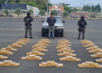 Policía decomisa otros 186 paquetes de cocaína en la vía a Tachina